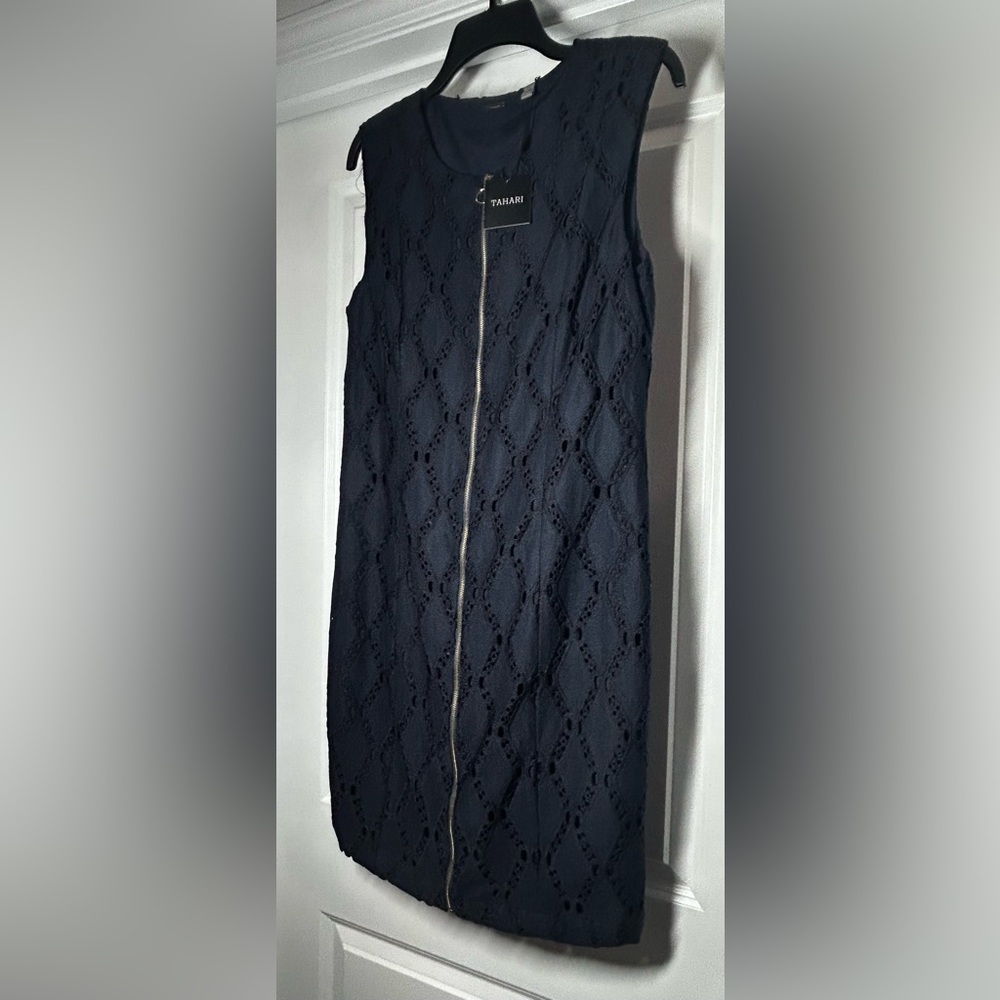 Tahari NWT‎ Lace Dress with Zipper Detail